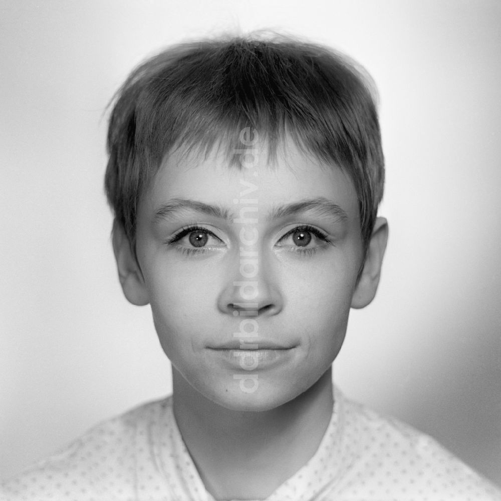 DDR-Fotoarchiv: Berlin - Porträt Schauspielerin Jutta Hoffmann in Berlin, der ehemaligen Hauptstadt der DDR, Deutsche Demokratische Republik