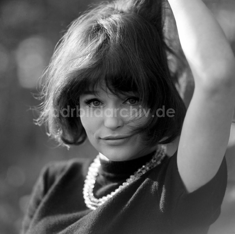 DDR-Bildarchiv: Berlin - Portrait Angelica Domröse in Berlin, der ehemaligen Hauptstadt der DDR, Deutsche Demokratische Republik