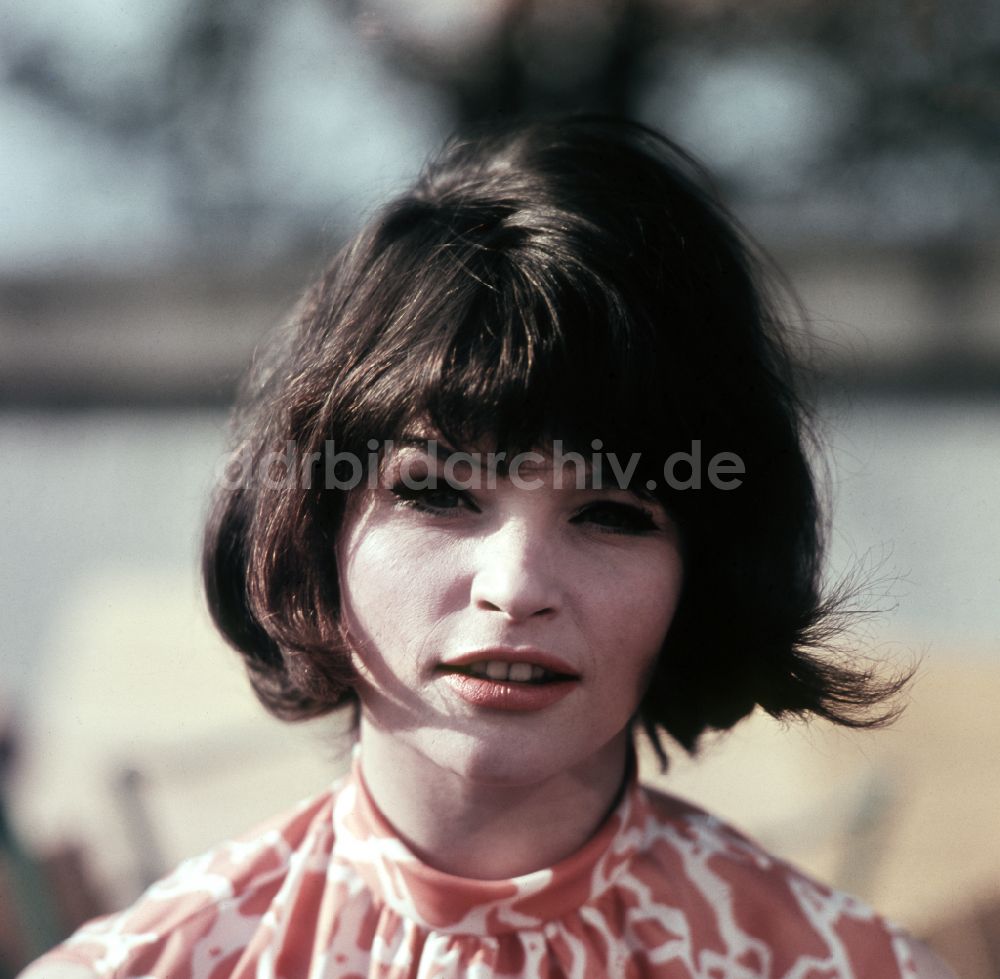 Berlin: Portrait Angelica Domröse, Schauspielerin, in Ostberlin in der DDR