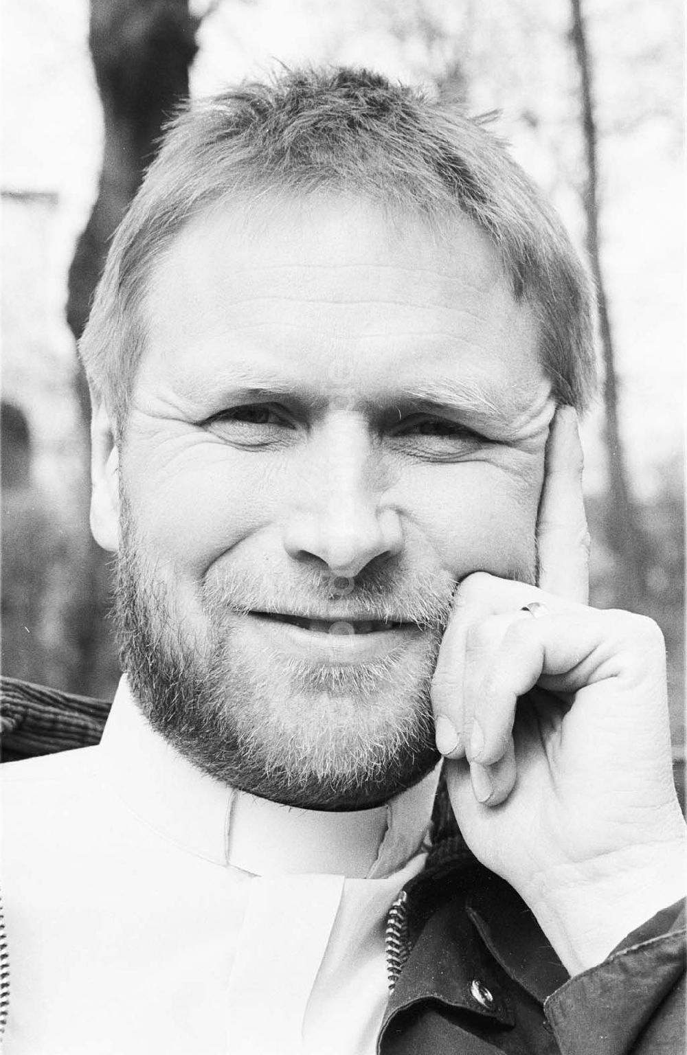 DDR-Bildarchiv: Berlin - Portrait Pfarrer Alvasson 30.03.1993