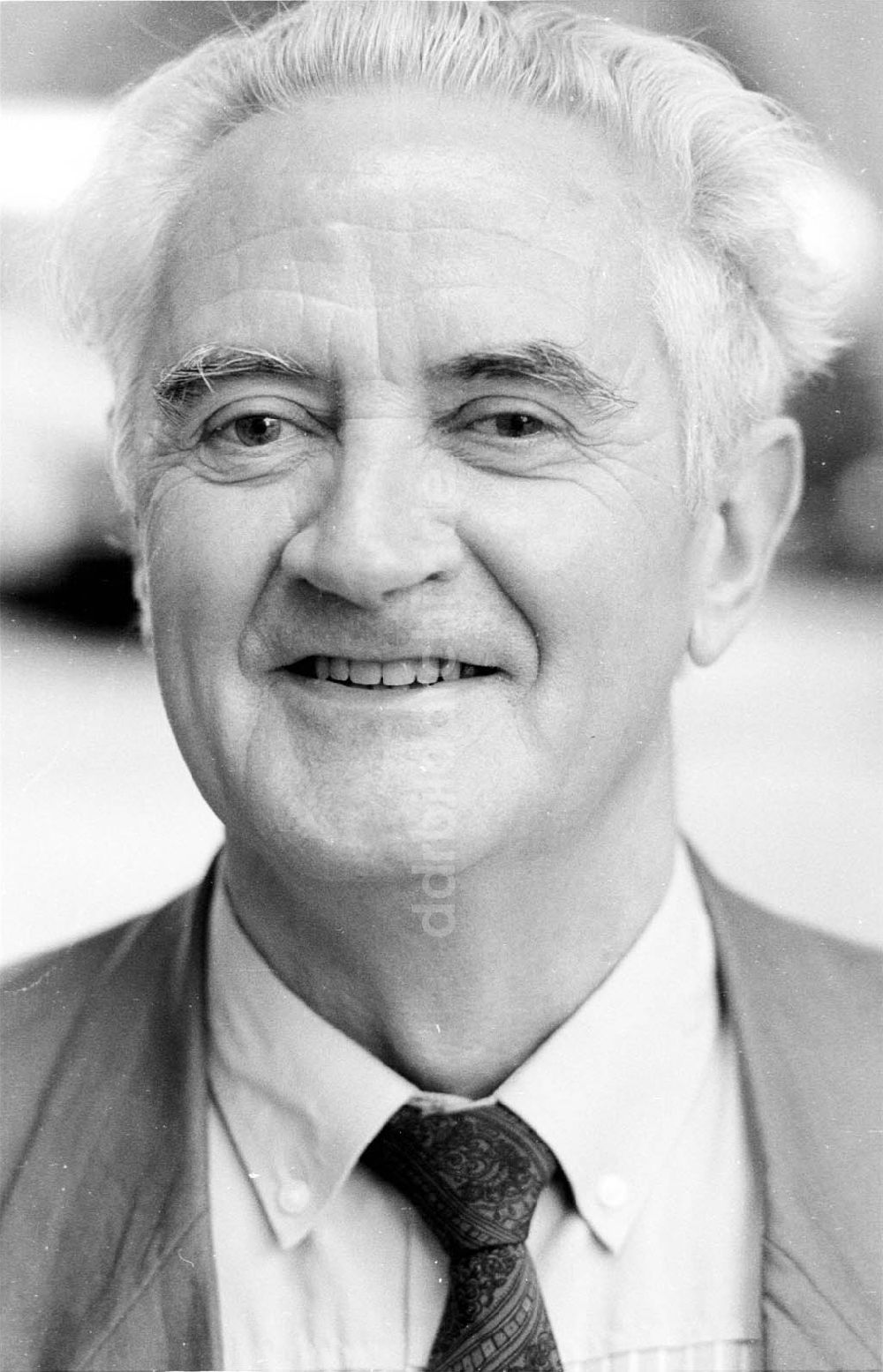 DDR-Bildarchiv: Berlin - Portrait Prof. Horst Grunert (stellvertretender Außenminister der ehemaligen DDR) 16.10.1992