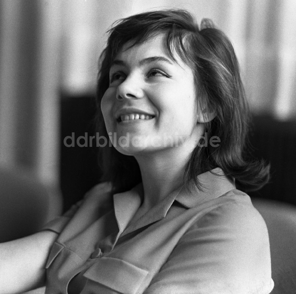 Berlin: Portrait Valentina Malyavina, Schauspielerin in Berlin, der ehemaligen Hauptstadt der DDR, Deutsche Demokratische Republik