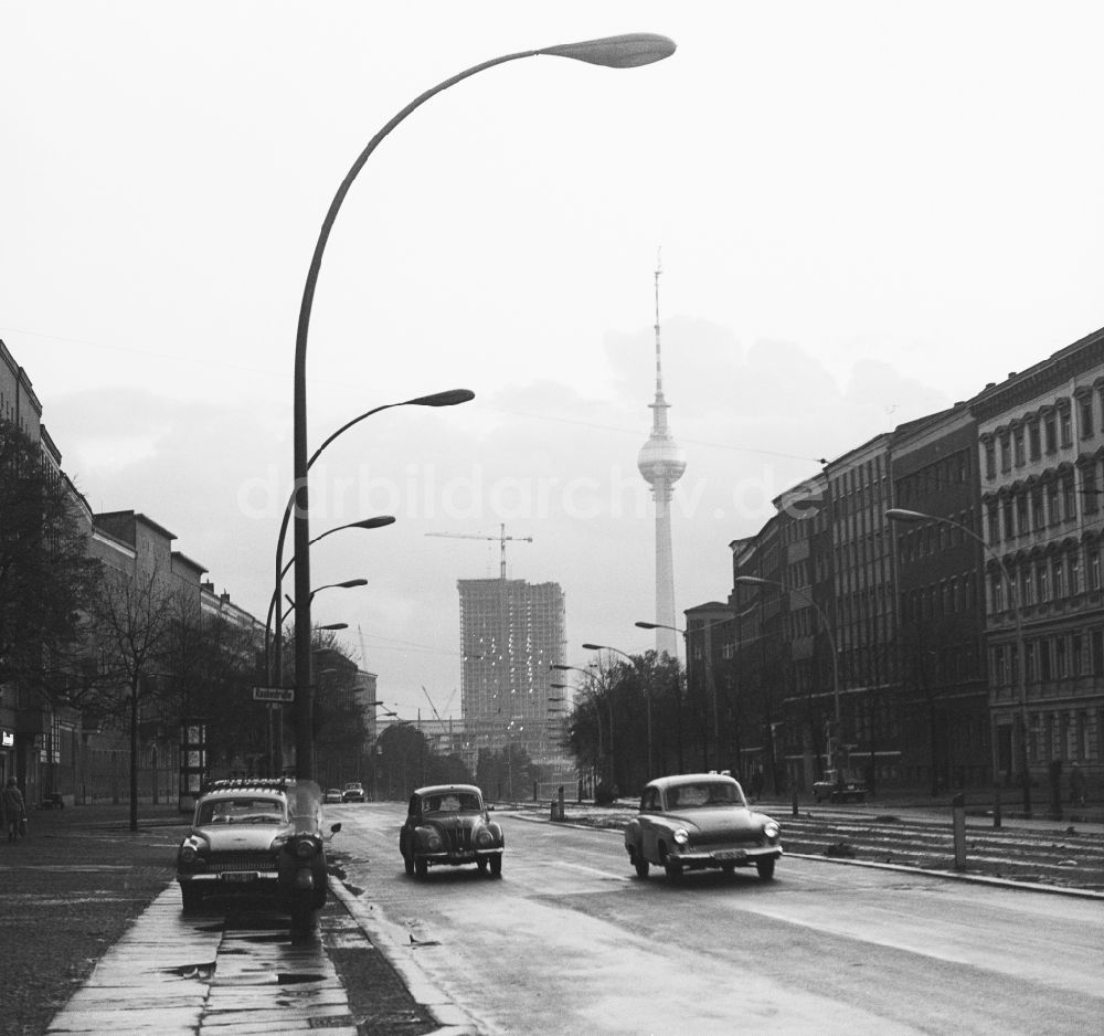 DDR-Bildarchiv: Berlin - Lichtenberg - Prenzlauer Allee / Ecke Raabestraße in Berlin - Prenzlauer Berg
