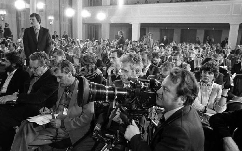 DDR-Bildarchiv: - Pressekonferenz zum Staatsbesuch Helmut Schmidt in der DDR