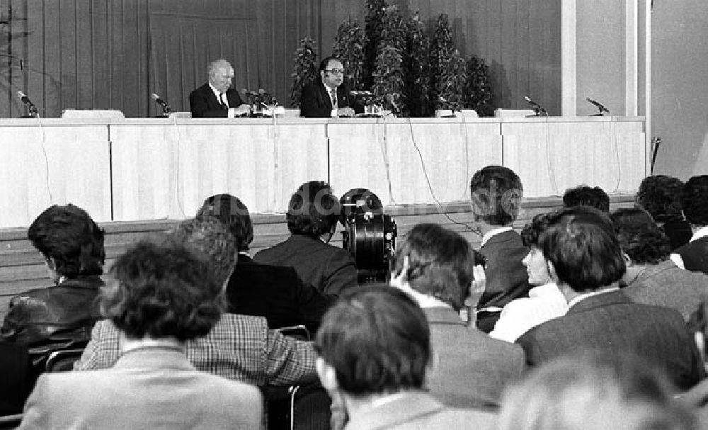 DDR-Fotoarchiv: - Pressekonferenz zum Staatsbesuch Helmut Schmidt in der DDR