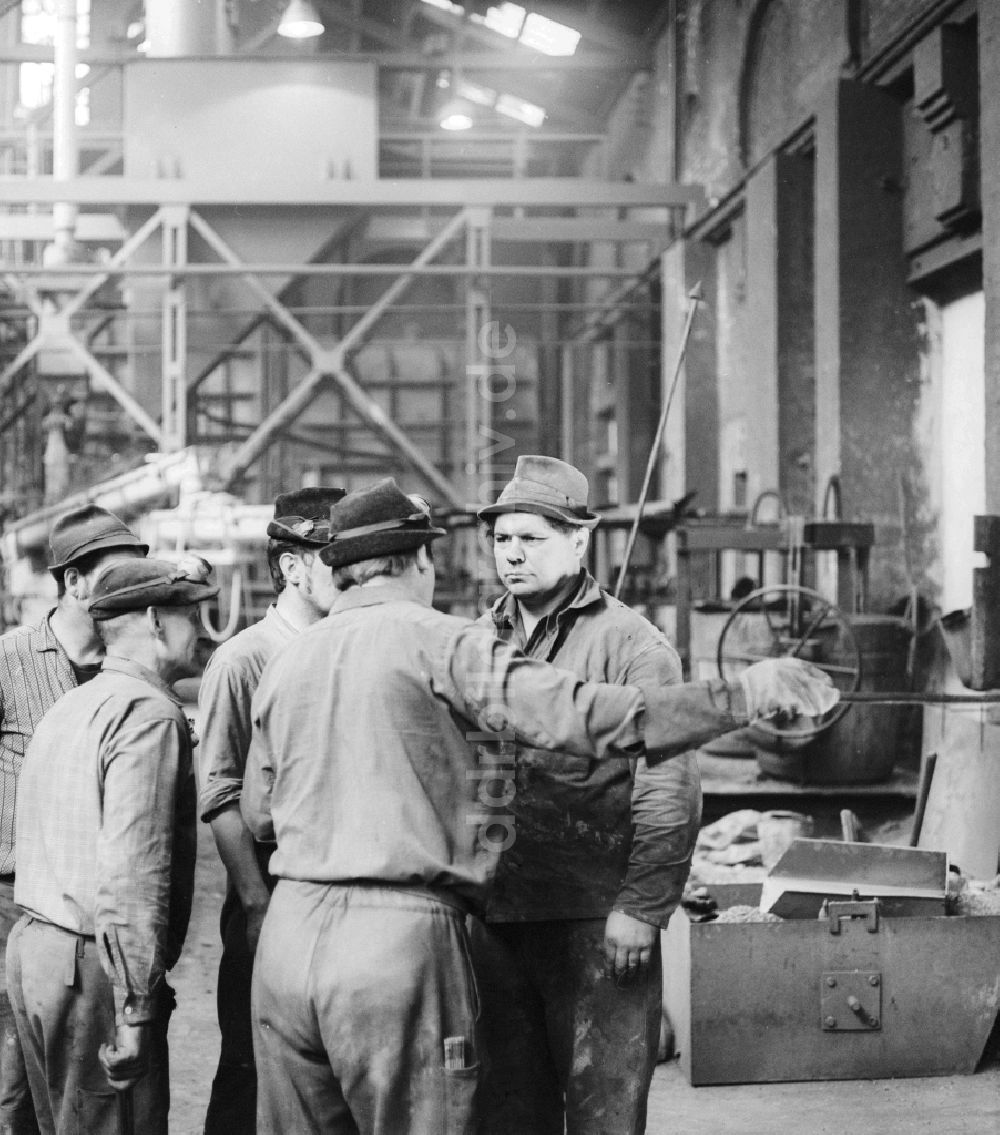 DDR-Fotoarchiv: Halle (Saale) - Produktionsstätte des VEB Maschinenfabrik in Halle (Saale) in Sachsen-Anhalt in der DDR