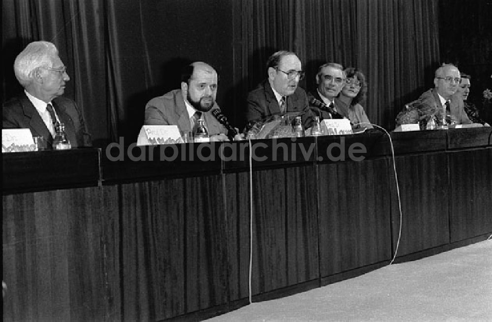 DDR-Bildarchiv: unbekannt - Professor Lown (USA) und Professor Kusin (UdSSR) Ärzte zur Verhütung eines Nuklearkrieges Foto: Lenke Nr