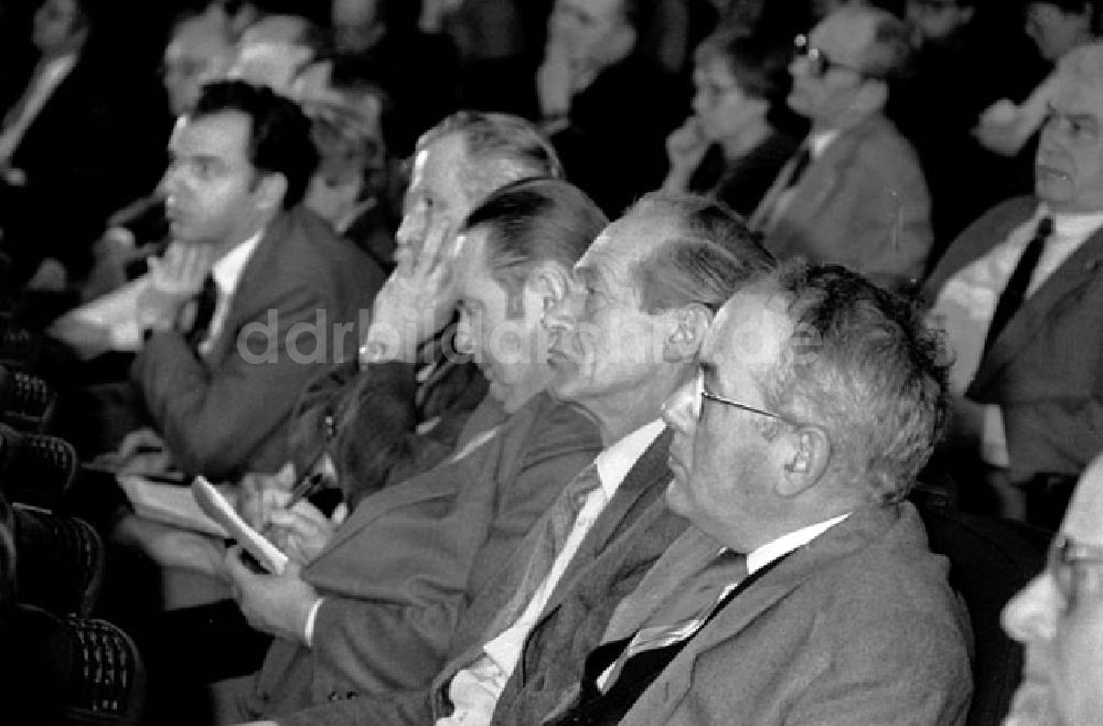 DDR-Fotoarchiv: unbekannt - Professor Lown (USA) und Professor Kusin (UdSSR) Ärzte zur Verhütung eines Nuklearkrieges Foto: Lenke Nr