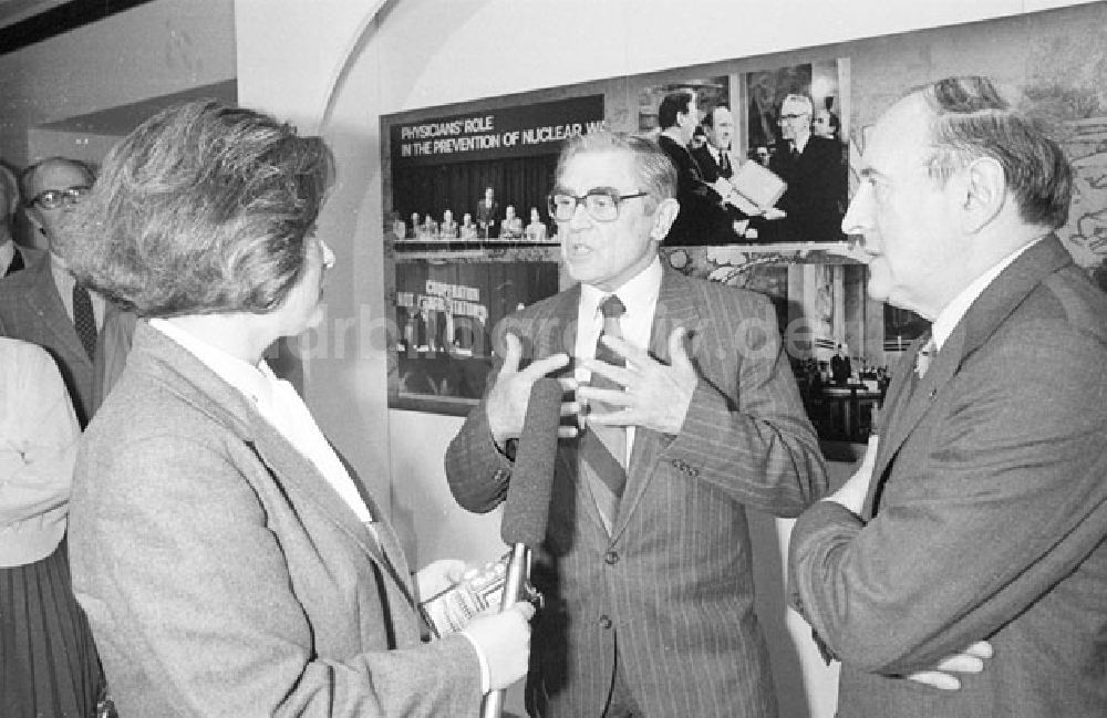 unbekannt: Professor Lown (USA) und Professor Kusin (UdSSR) Ärzte zur Verhütung eines Nuklearkrieges Foto: Lenke Nr
