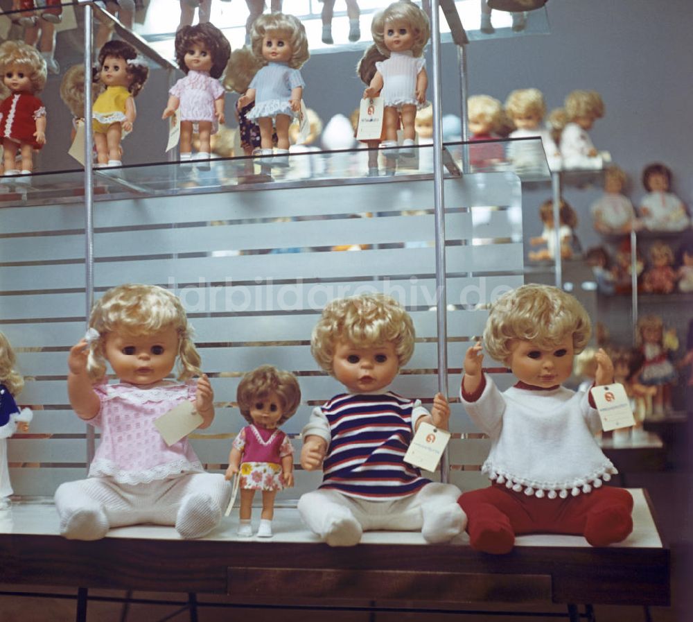 DDR-Fotoarchiv: Sonneberg - Puppenfabrikation im VEB Sonneberg