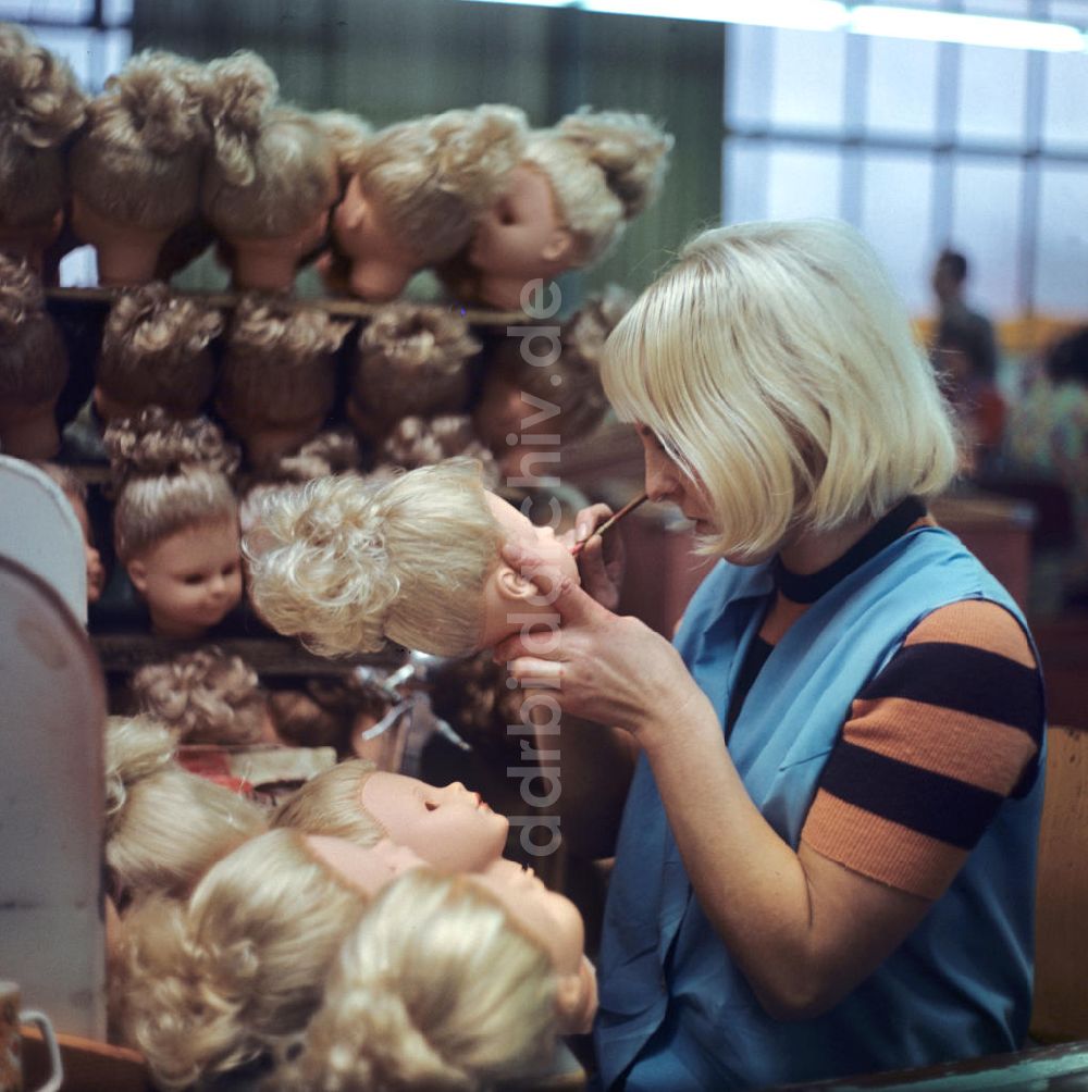 Sonneberg: Puppenfabrikation im VEB Sonneberg