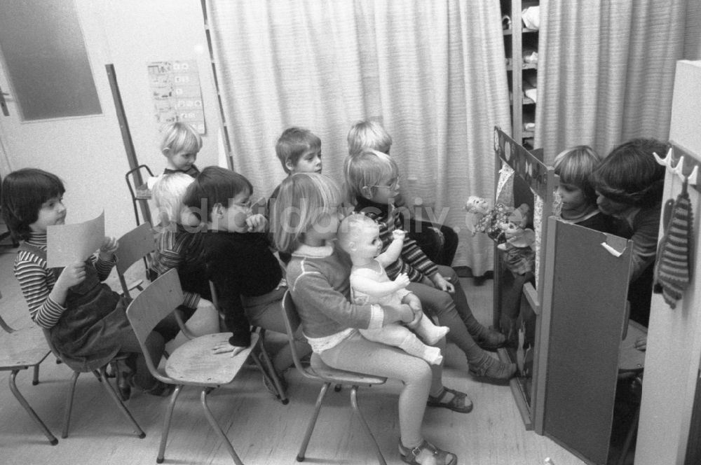 DDR-Fotoarchiv: Hennigsdorf - Puppentheater im Kindergarten Hennigsdorf
