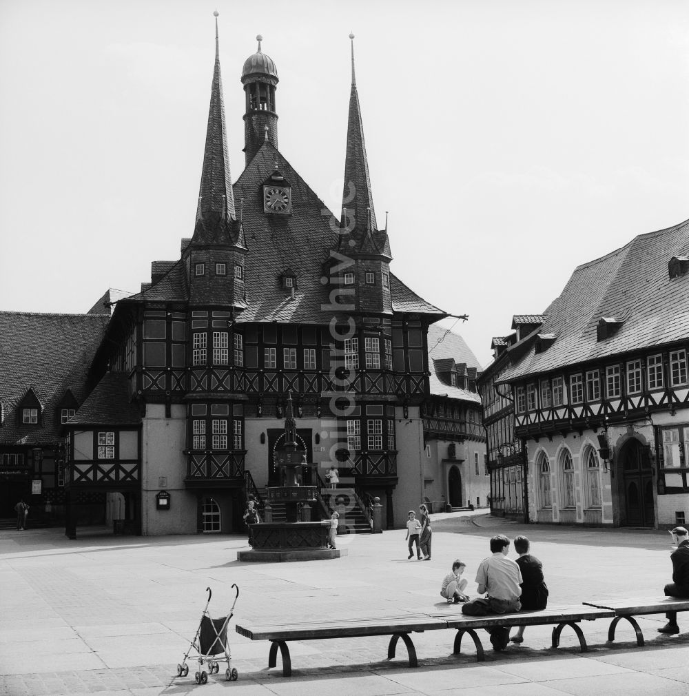 Wernigerode: Rathaus am Marktplatz in Wernigerode in Sachsen-Anhalt in der DDR