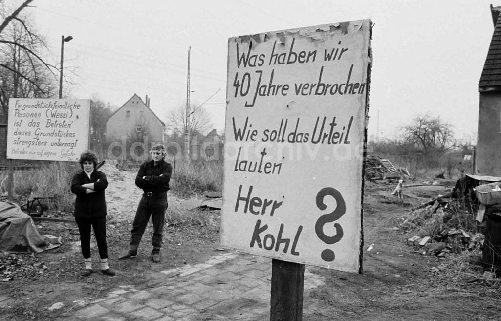 DDR-Fotoarchiv: Zeesen / Königs-Wusterhausen - 21.02.92 Rücküberführungsansprüche in Zeesen, Kreis Königs-Wusterhausen
