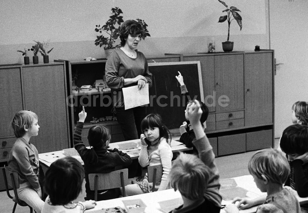DDR-Fotoarchiv: Hennigsdorf - Rechenstunde im Kindergarten