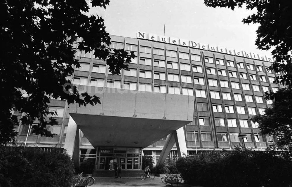 DDR-Bildarchiv: Berlin / Kreuzberg - Redaktionsgebäude Neues Deutschland Franz Mehring Platz Berlin 05.08.92 Lange Umschlag 1090