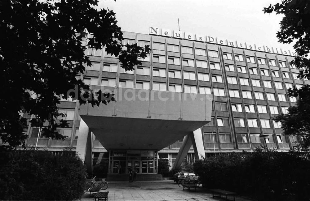 DDR-Fotoarchiv: Berlin / Kreuzberg - Redaktionsgebäude Neues Deutschland Franz Mehring Platz Berlin 05.08.92 Lange Umschlag 1090