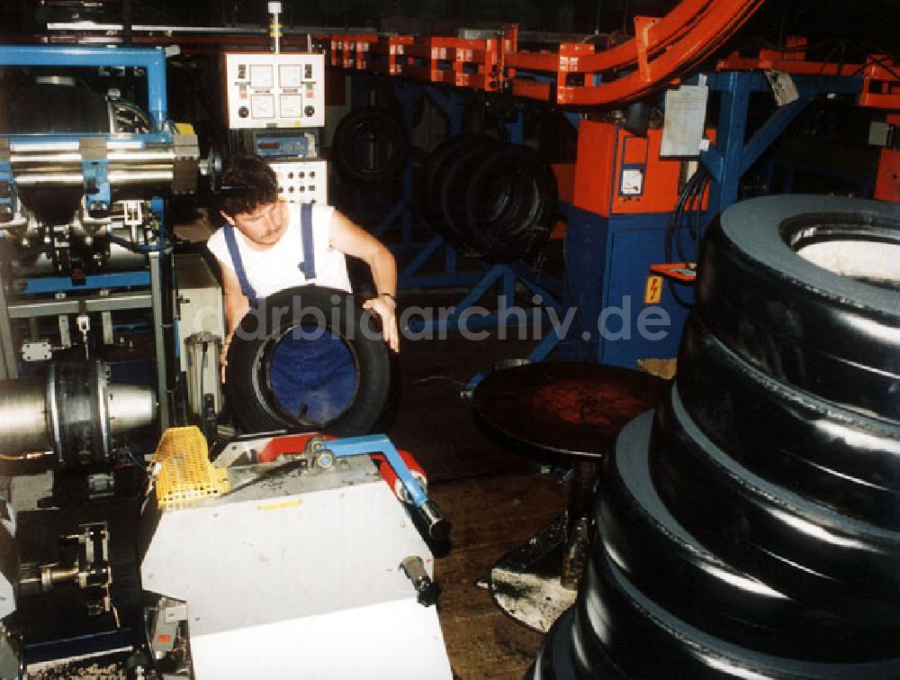 Egeln: Reifenerneuerungswerk der Firma Hämmerling in Egeln (Sachsen-Anhalt) 18.06.1992