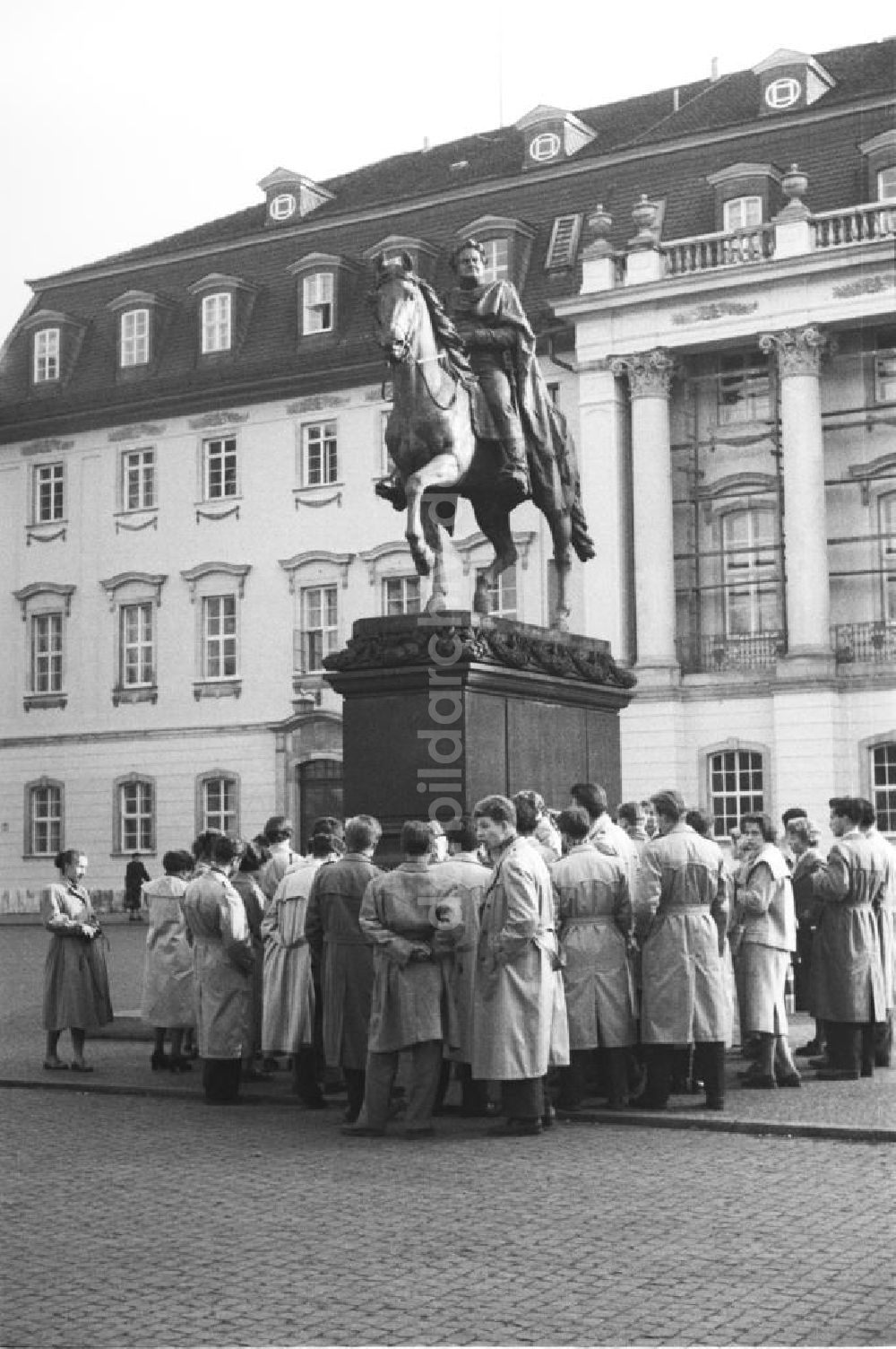 DDR-Fotoarchiv: Weimar - Reisegruppe in Weimar, 1957
