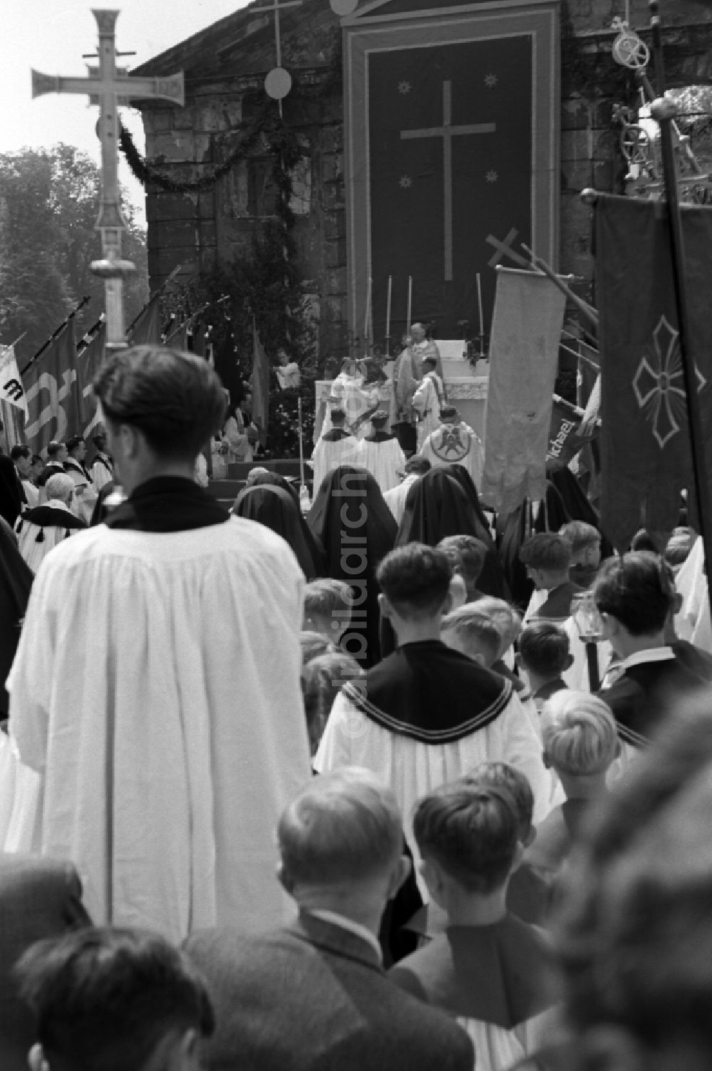 Dresden: Religionsausübung Fronleichnamsprozession in Dresden im Bundesland Sachsen auf dem Gebiet der ehemaligen DDR, Deutsche Demokratische Republik