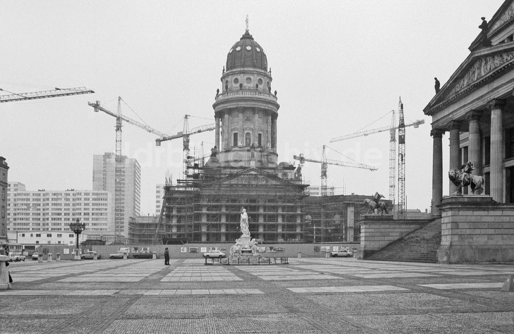 DDR-Fotoarchiv: Berlin - Restaurierung Dom- Fassade Deutscher Dom in Berlin in der DDR