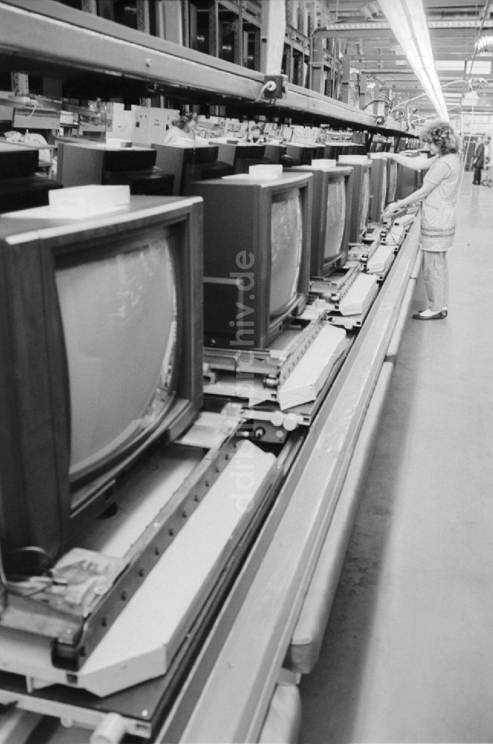 Staßfurt: RFT - Fernsehgeräteproduktion in Staßfurt im Bundesland Sachsen-Anhalt auf dem Gebiet der ehemaligen DDR, Deutsche Demokratische Republik