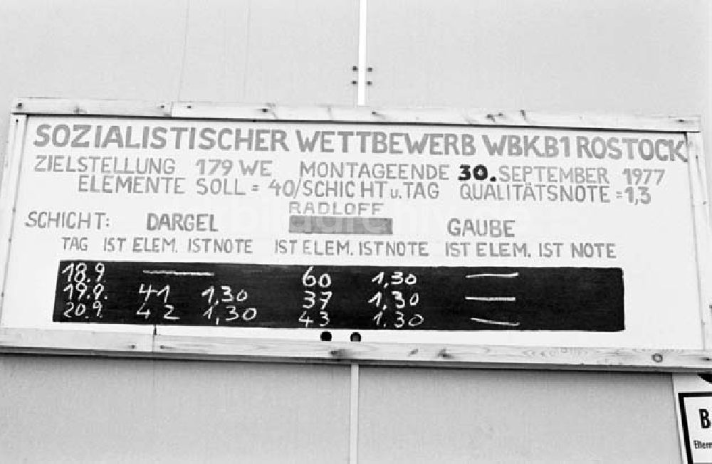 DDR-Fotoarchiv: Berlin - Rostocker Montagebrigade in der Hohenschönhauser Straße in Berlin Foto: Schönfeld