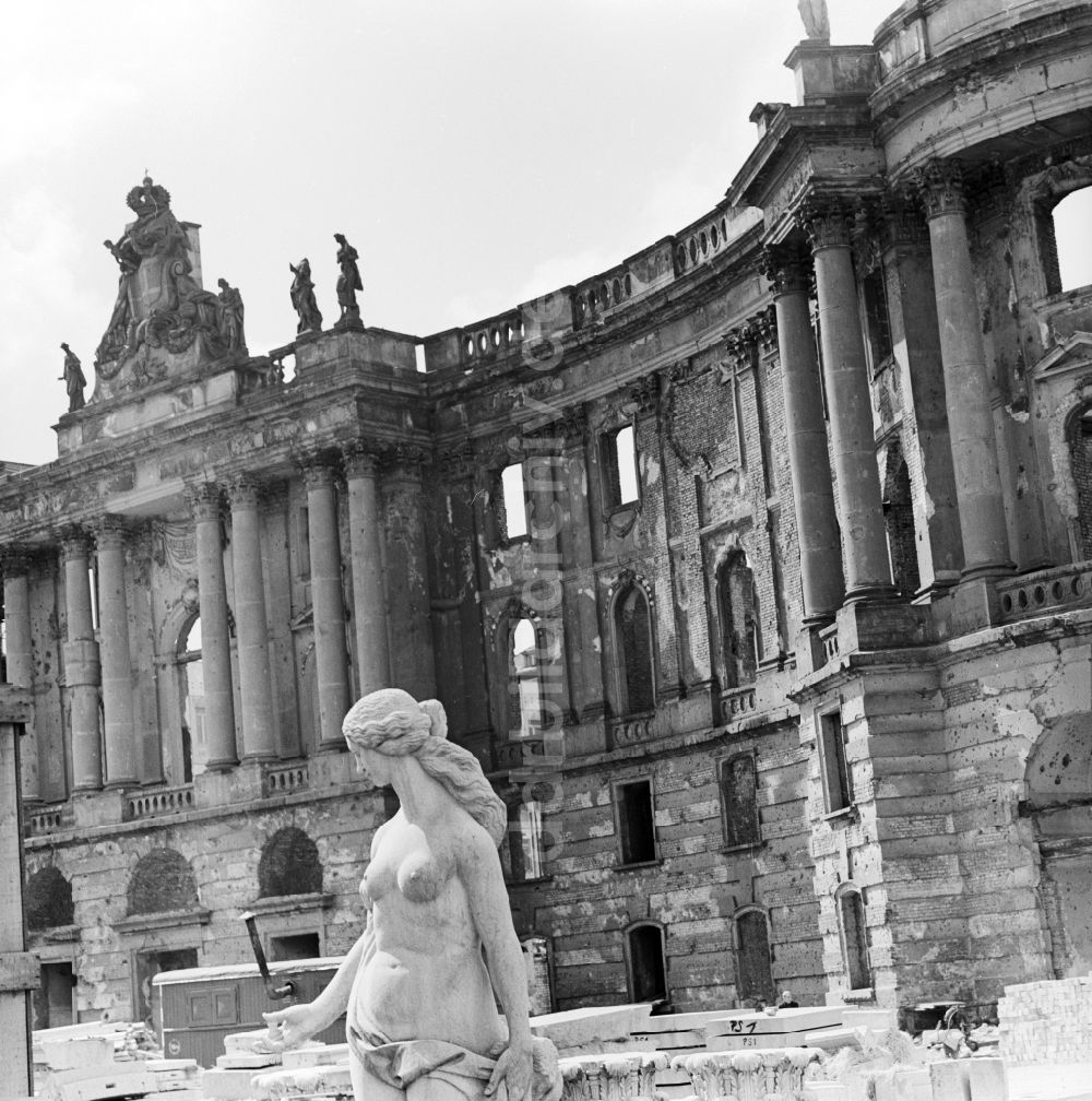 Berlin: Ruine der Alten Bibliothek am Bebelplatz in Berlin, der ehemaligen Hauptstadt der DDR, Deutsche Demokratische Republik