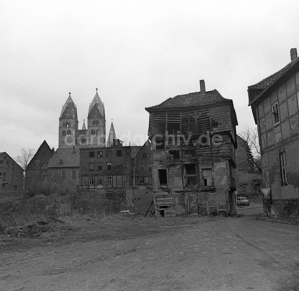 DDR-Fotoarchiv: Halberstadt - Ruine des Fachwerkbaus Grudenberg - Steinhof in Halberstadt in Sachsen-Anhalt in der DDR