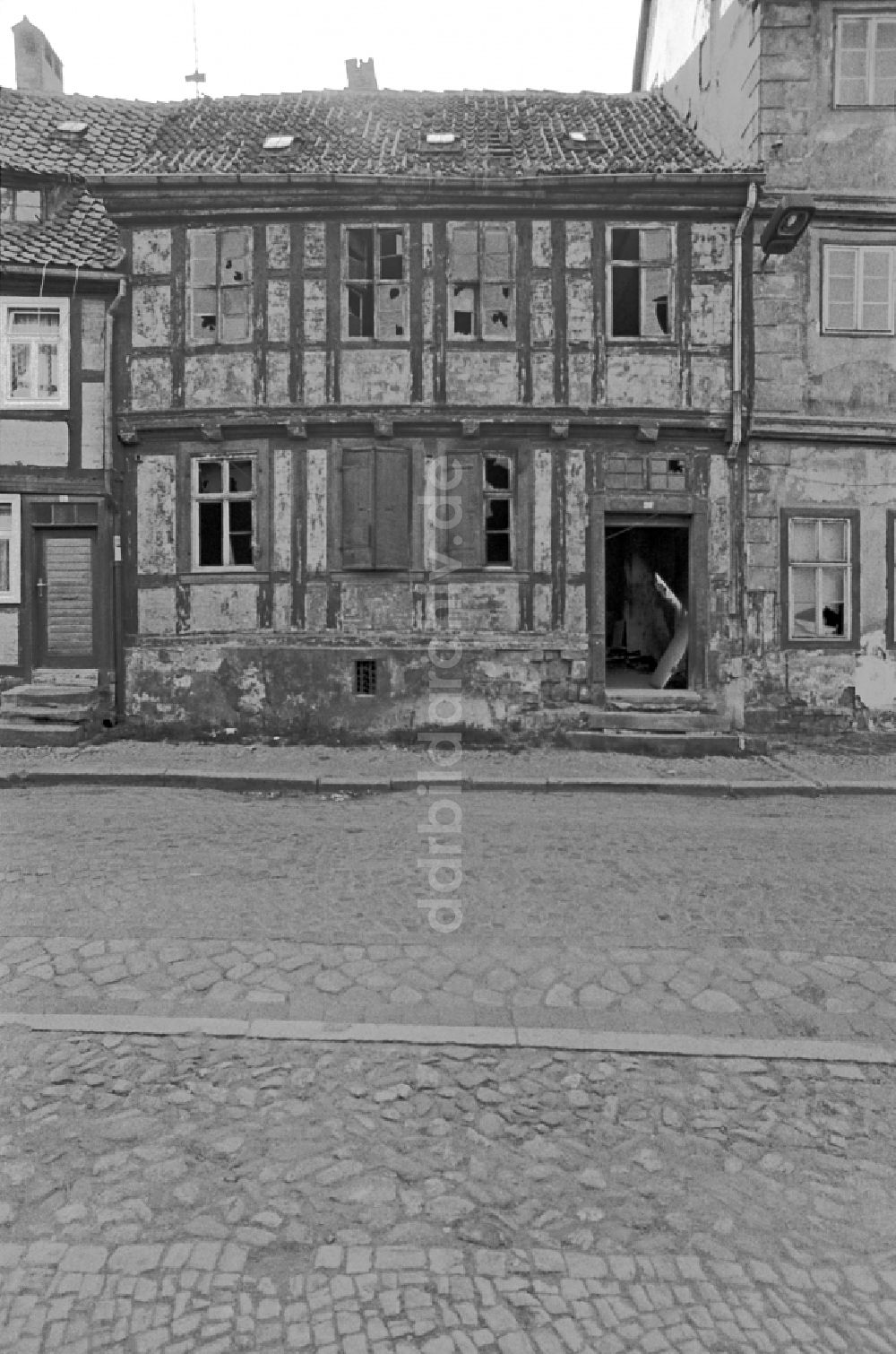 DDR-Bildarchiv: Quedlinburg - Ruine eines Fachwerkbaus in Quedlinburg in der DDR