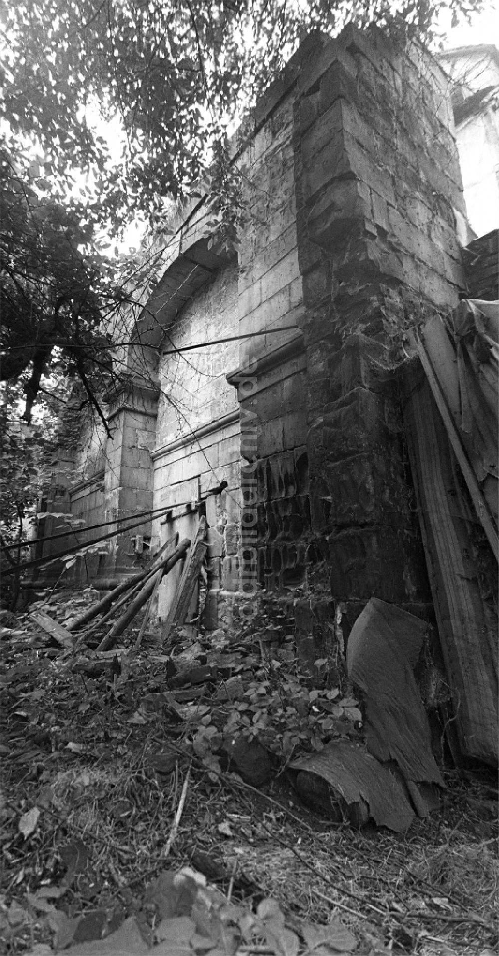 DDR-Fotoarchiv: Halberstadt - Ruinen Rest der Synagoge zwischen Bakenstraße und Judenstraße in Halberstadt in Sachsen-Anhalt in der DDR