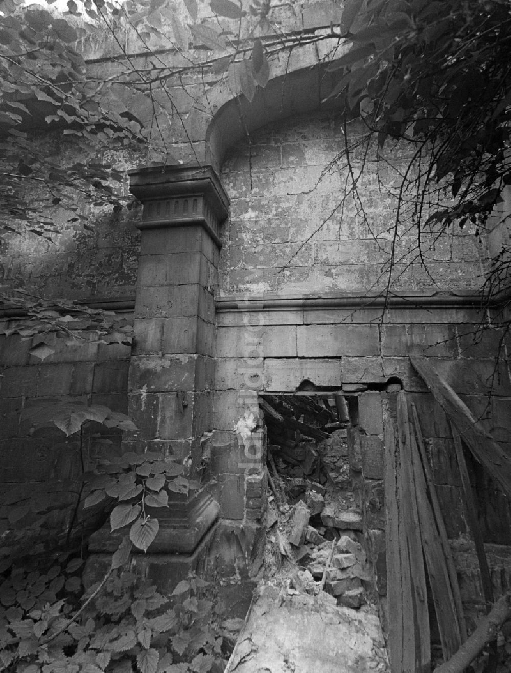 Halberstadt: Ruinen Rest der Synagoge zwischen Bakenstraße und Judenstraße in Halberstadt in Sachsen-Anhalt in der DDR