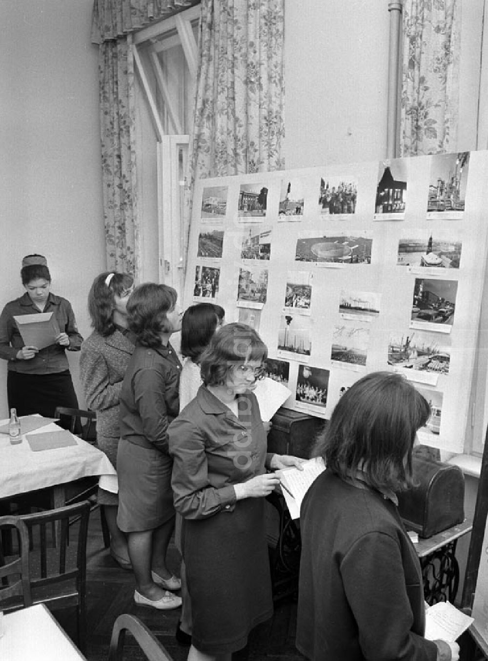 DDR-Fotoarchiv: Berlin - Russisch-Olympiade im Haus der Deutsch-Sowjetischen-Freundschaft am Kupfergraben Foto: Schönfeld