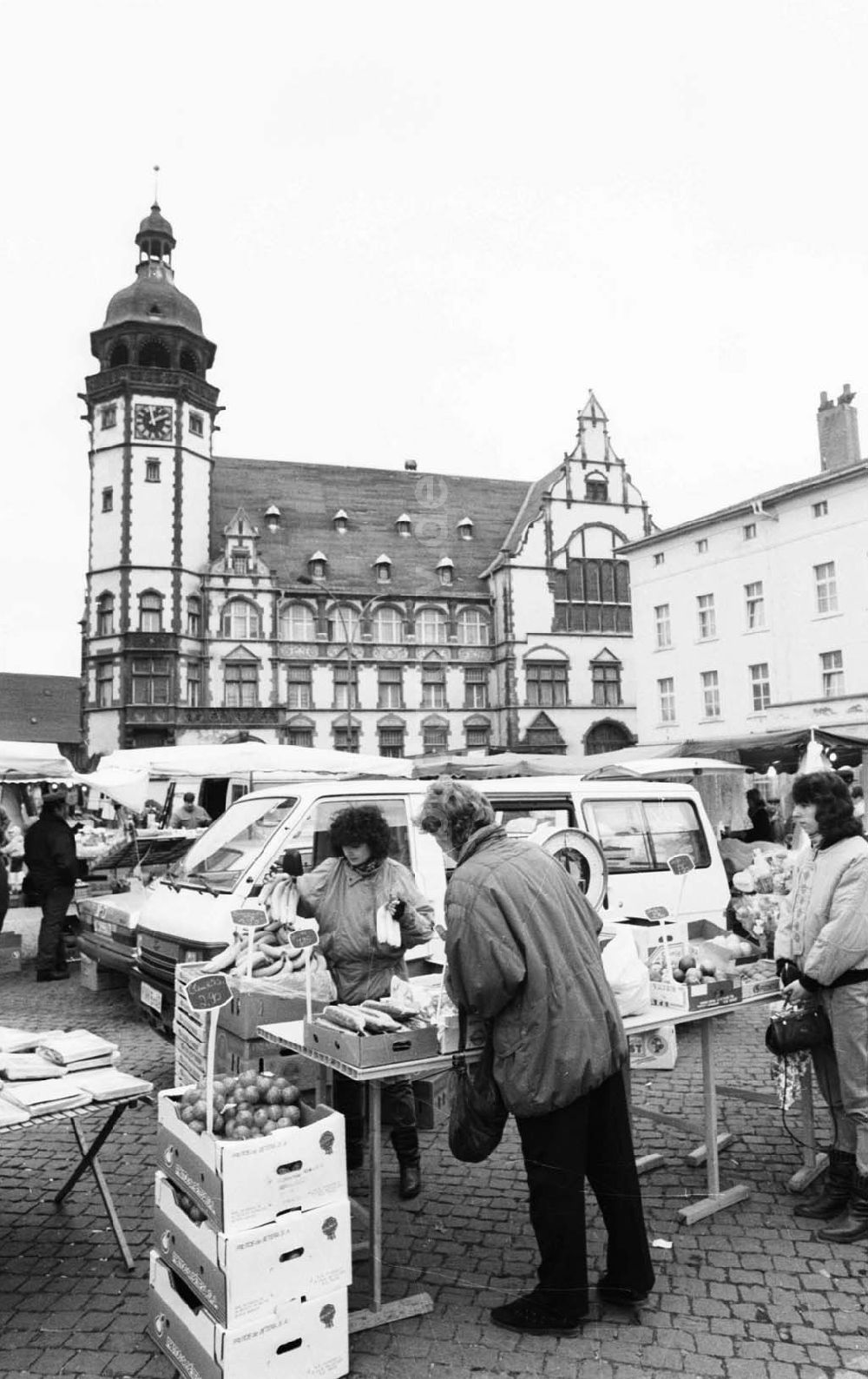 DDR-Fotoarchiv: Sachsen-Anhalt - Sachsen-Anhalt, Schach, Computer, Ausstellung, Stadtansichten-Marktplatz Foto:Lenke Umschlag:126