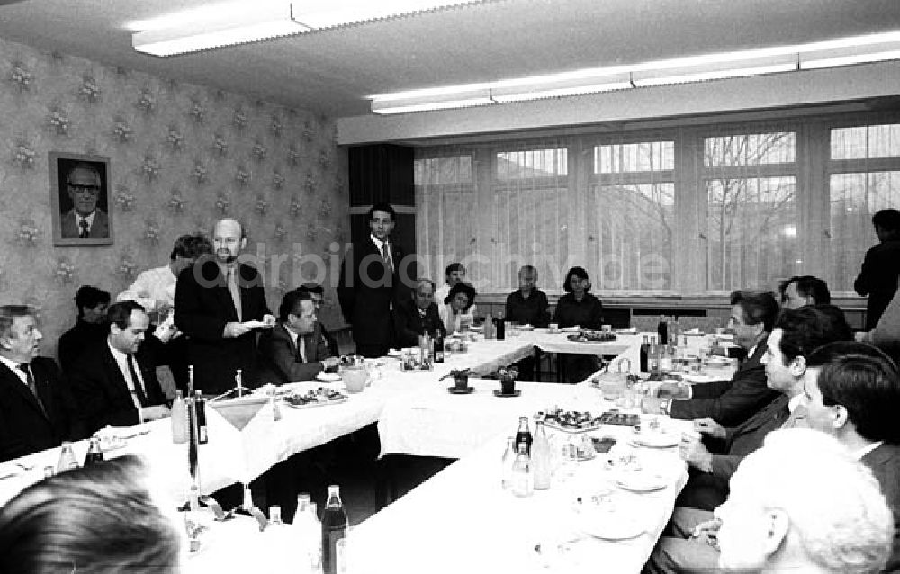 DDR-Bildarchiv: Berlin - Schabowski und CSSR Gast im WF in der Rhinstraße in Berlin Umschlagnr.: 1352 Foto: Bonitz