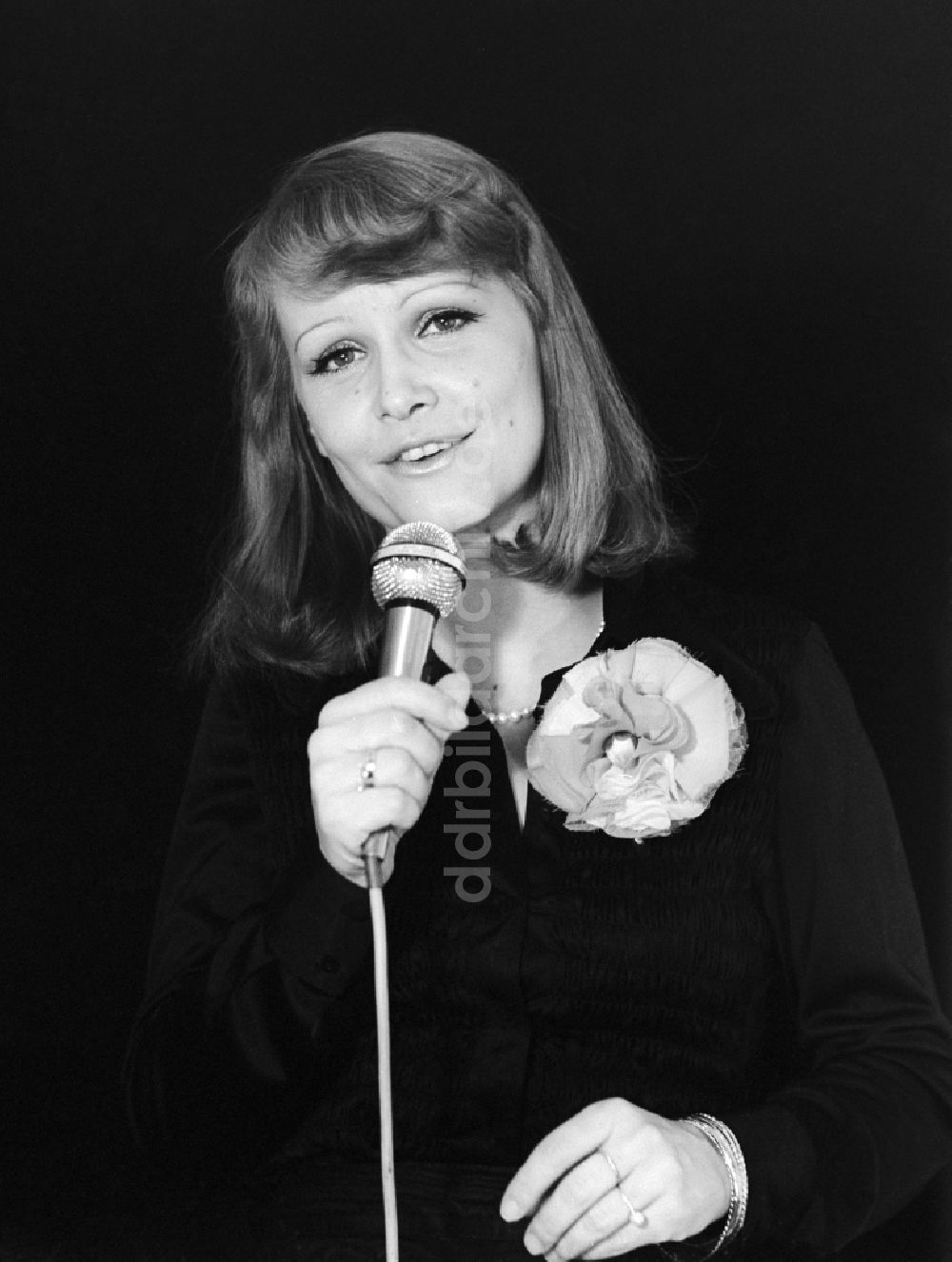 DDR-Fotoarchiv: Berlin - Schauspielerin und Chansonnière Dorit Gäbler in Berlin, der ehemaligen Hauptstadt der DDR, Deutsche Demokratische Republik