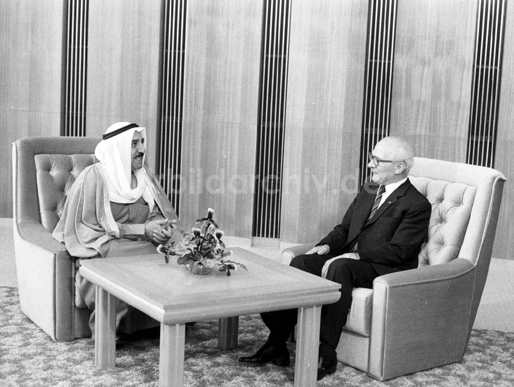 Berlin: Scheich Sheikh Saad Al-Abdullah Al-Sabah beim Generalsekrätär und Vorsitzenden des Staatsrates Erich Honecker in Berlin in der DDR