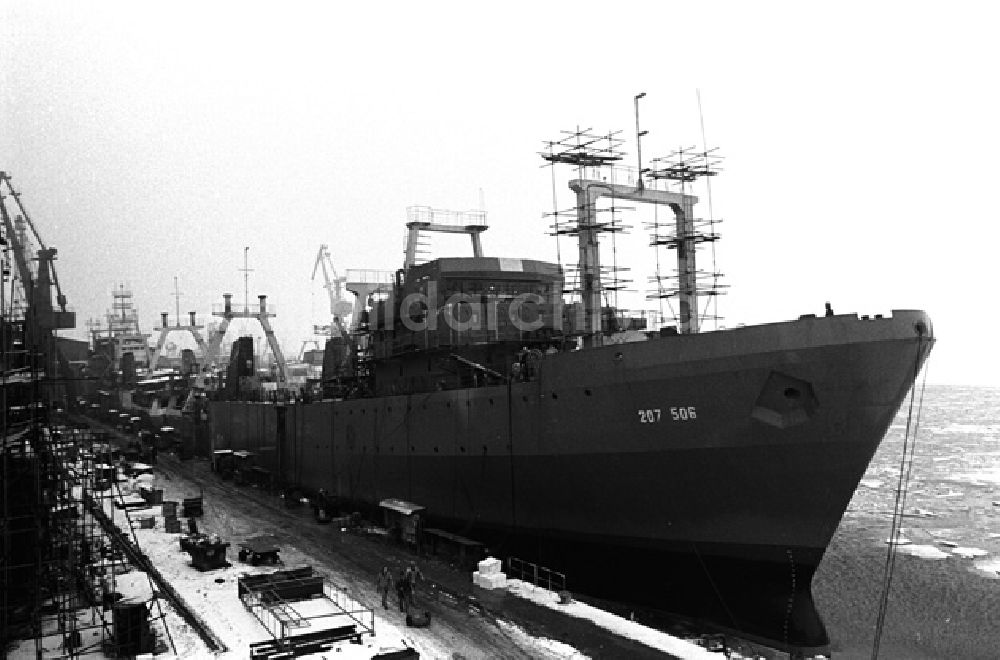 DDR-Fotoarchiv: Stralsund - Schiffe am Ausrüstungskai Stralsund