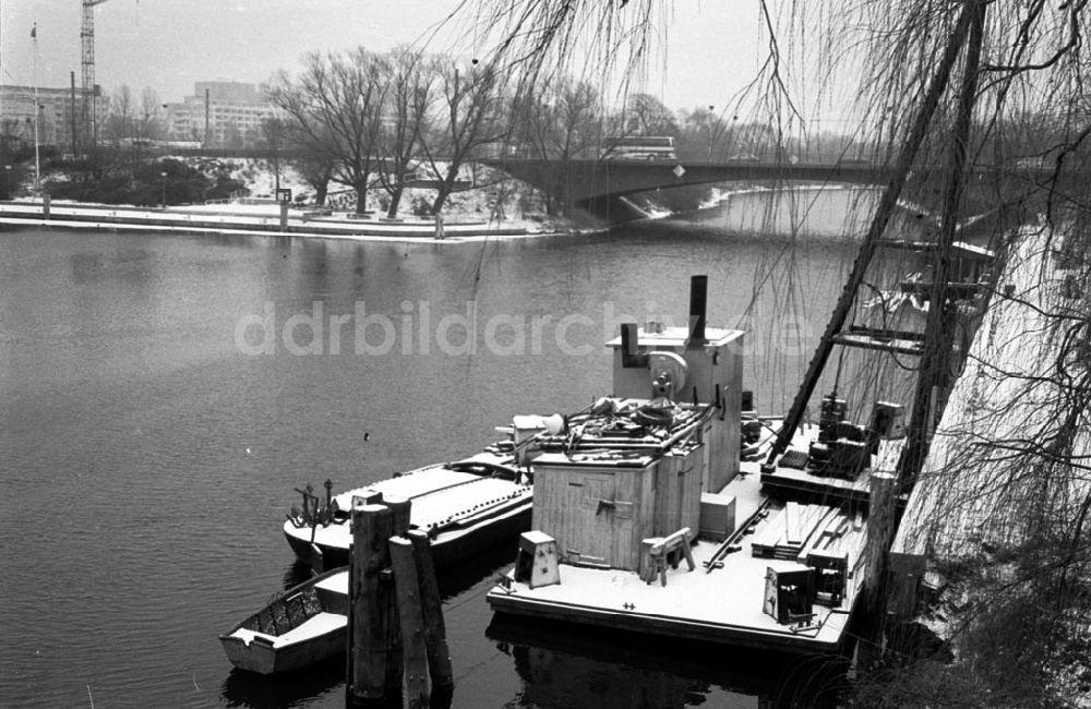 DDR-Bildarchiv: - Schiffverkehr / Land Brandenburg Aufnahmen in Potsdam Umschlagnummer: 7147