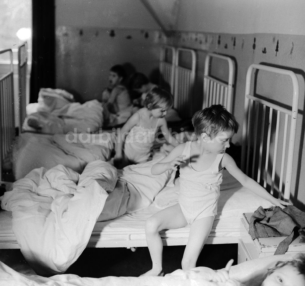 Bad Belzig: Schlafsaal im Kinderheim in Bad Belzig in Brandenburg in der DDR