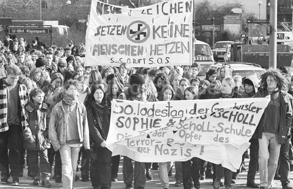 Berlin: Schülerdemonstration zum 50.Todestag der Geschwister Scholl 22.02.1993