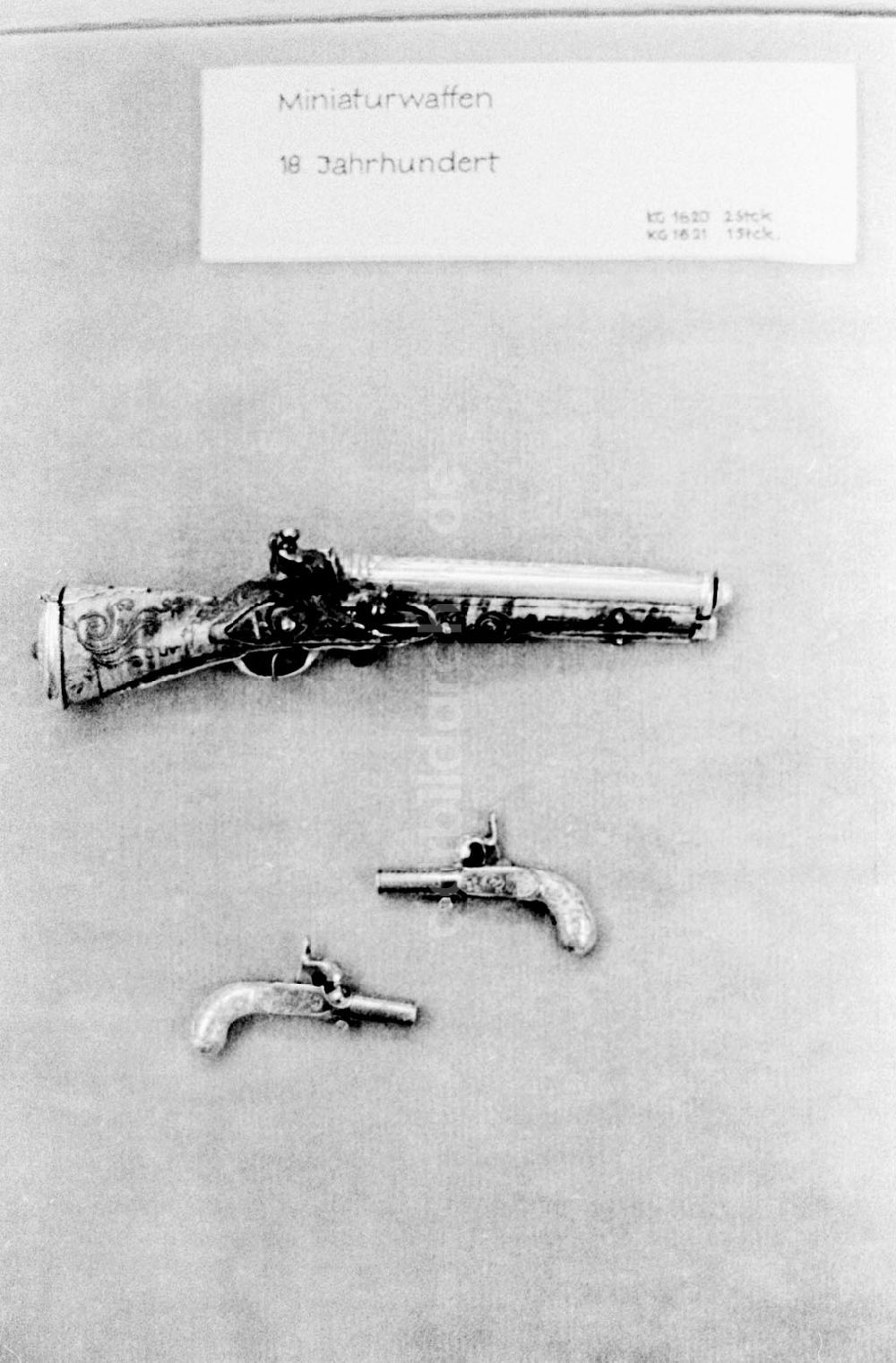 Mecklenburg-Vorpommern: Schloßmuseum Schwerin: Handfeuerwaffen (22.08.89) 12.09.89 Foto: ND/ Grahn Umschlagnummer: 1043