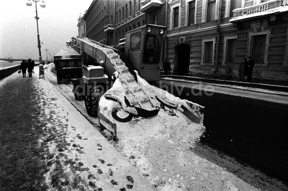 DDR-Bildarchiv: Leningrad - Schneeräumfahrzeug in Leningrad