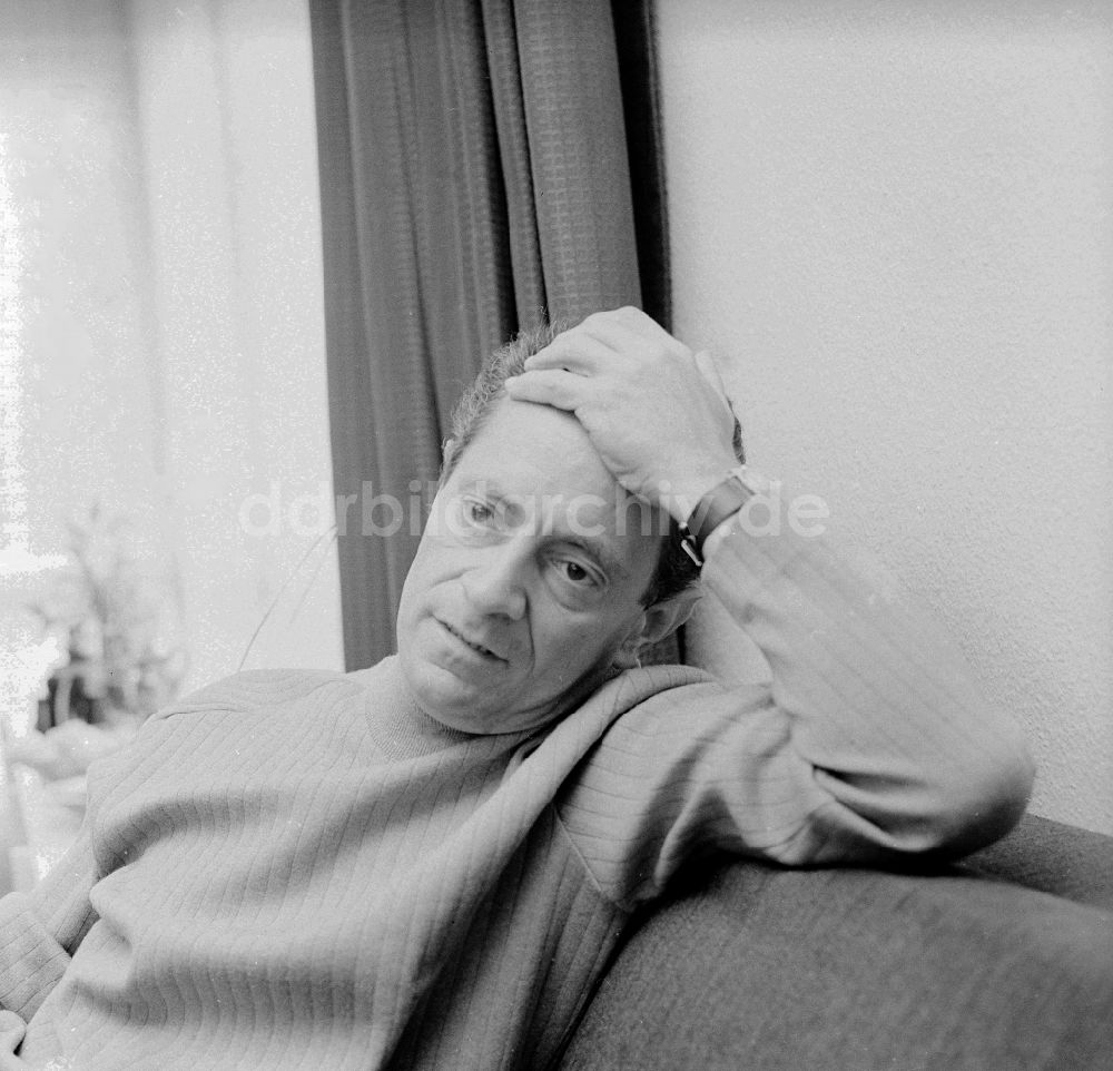 Zeuthen: Schriftsteller Dieter Noll (1927 - 2008) in Zeuthen in Brandenburg in der DDR