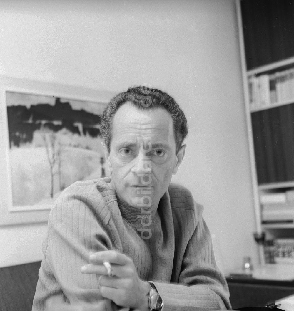 DDR-Bildarchiv: Zeuthen - Schriftsteller Dieter Noll (1927 - 2008) in Zeuthen in Brandenburg in der DDR