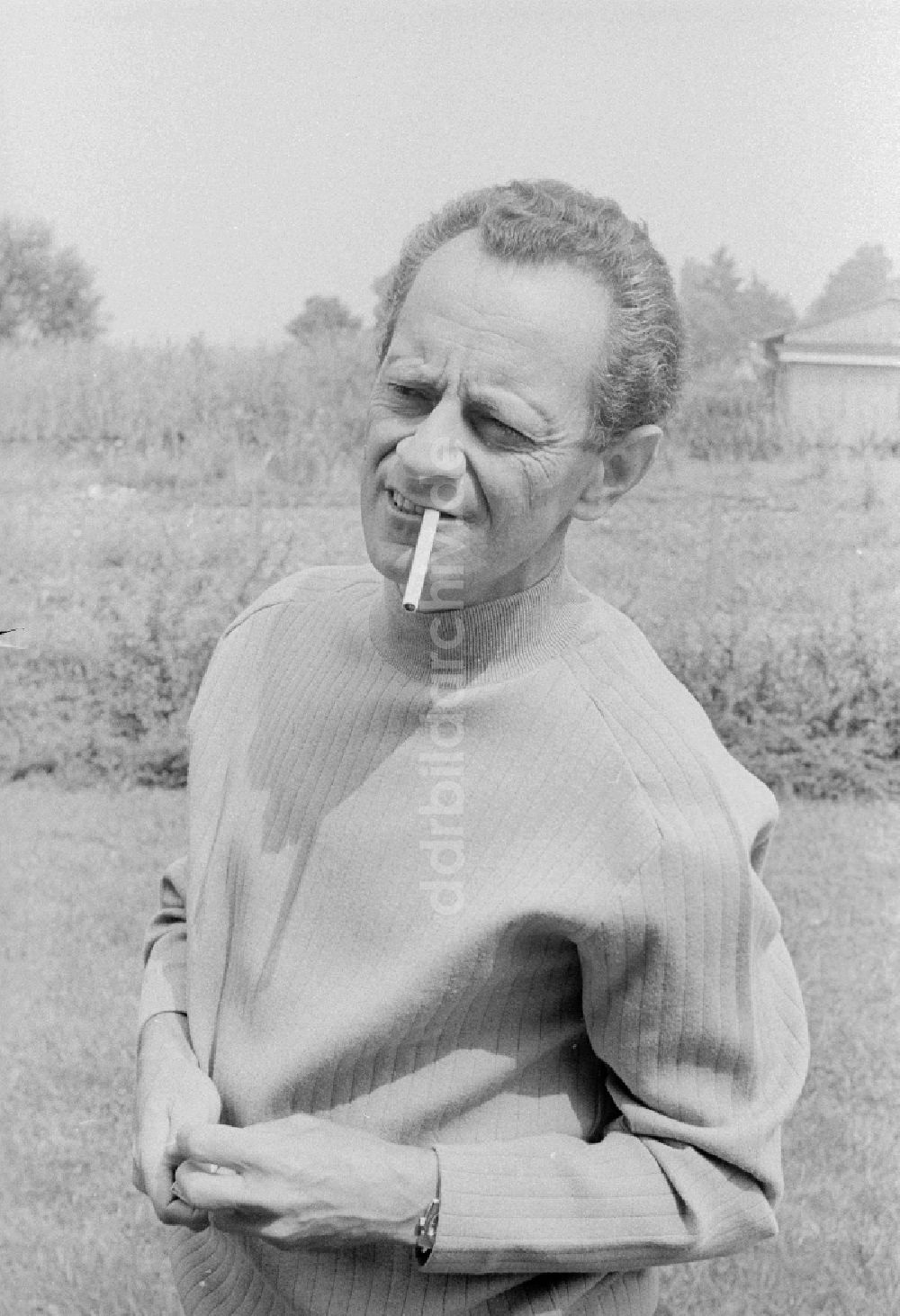 DDR-Bildarchiv: Zeuthen - Schriftsteller Dieter Noll (1927 - 2008) in Zeuthen in Brandenburg in der DDR