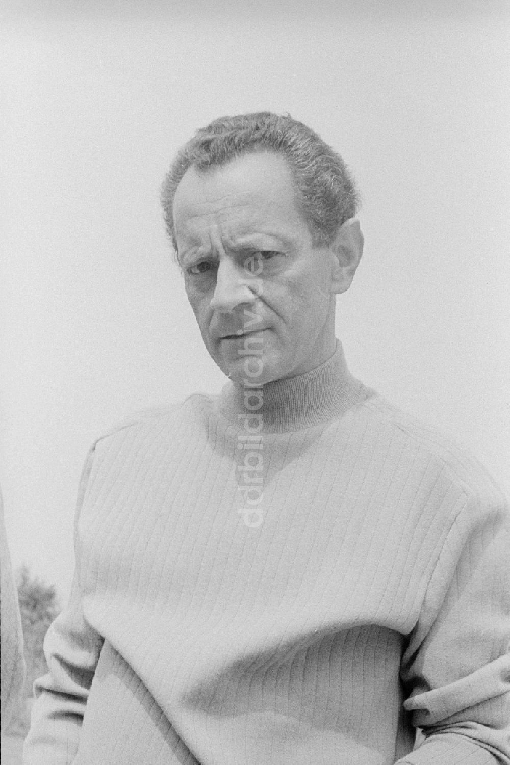 Zeuthen: Schriftsteller Dieter Noll (1927 - 2008) in Zeuthen in Brandenburg in der DDR