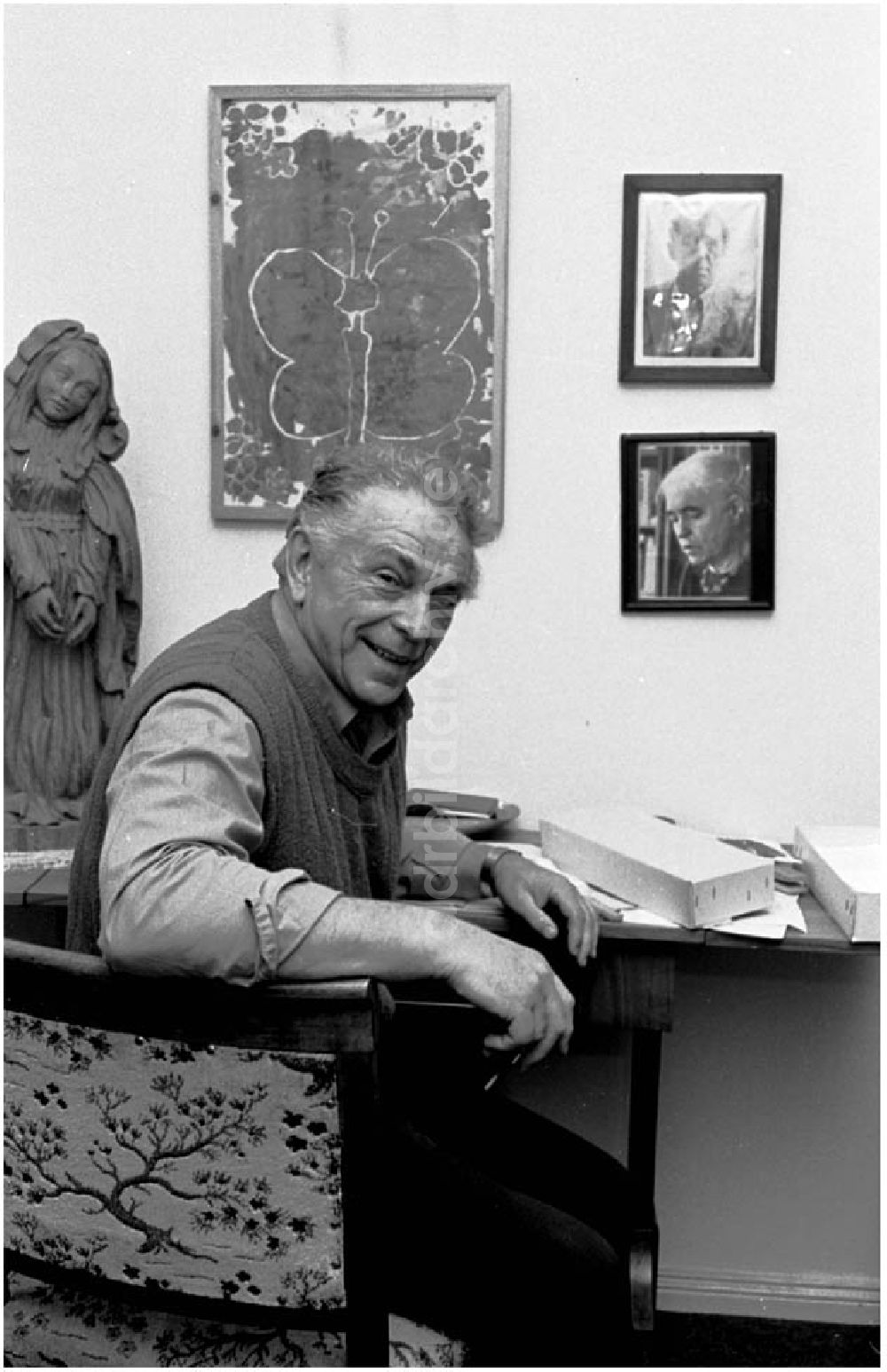 DDR-Bildarchiv: Berlin - 30.10.1986 Schriftsteller Prof. Max Schulz (65 Jahre) in Pankow,