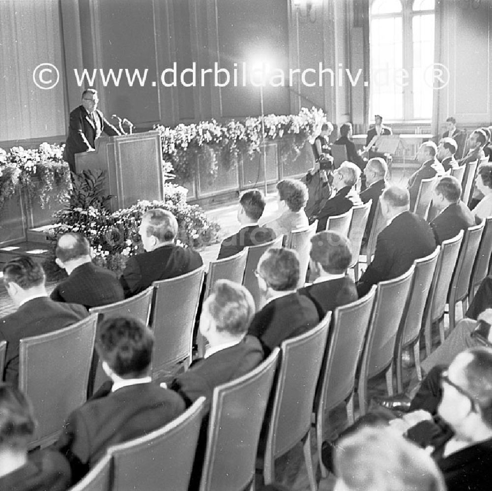 DDR-Fotoarchiv: Berlin - September 1969 Berlin, Auszeichnung mit der Wanderfahne