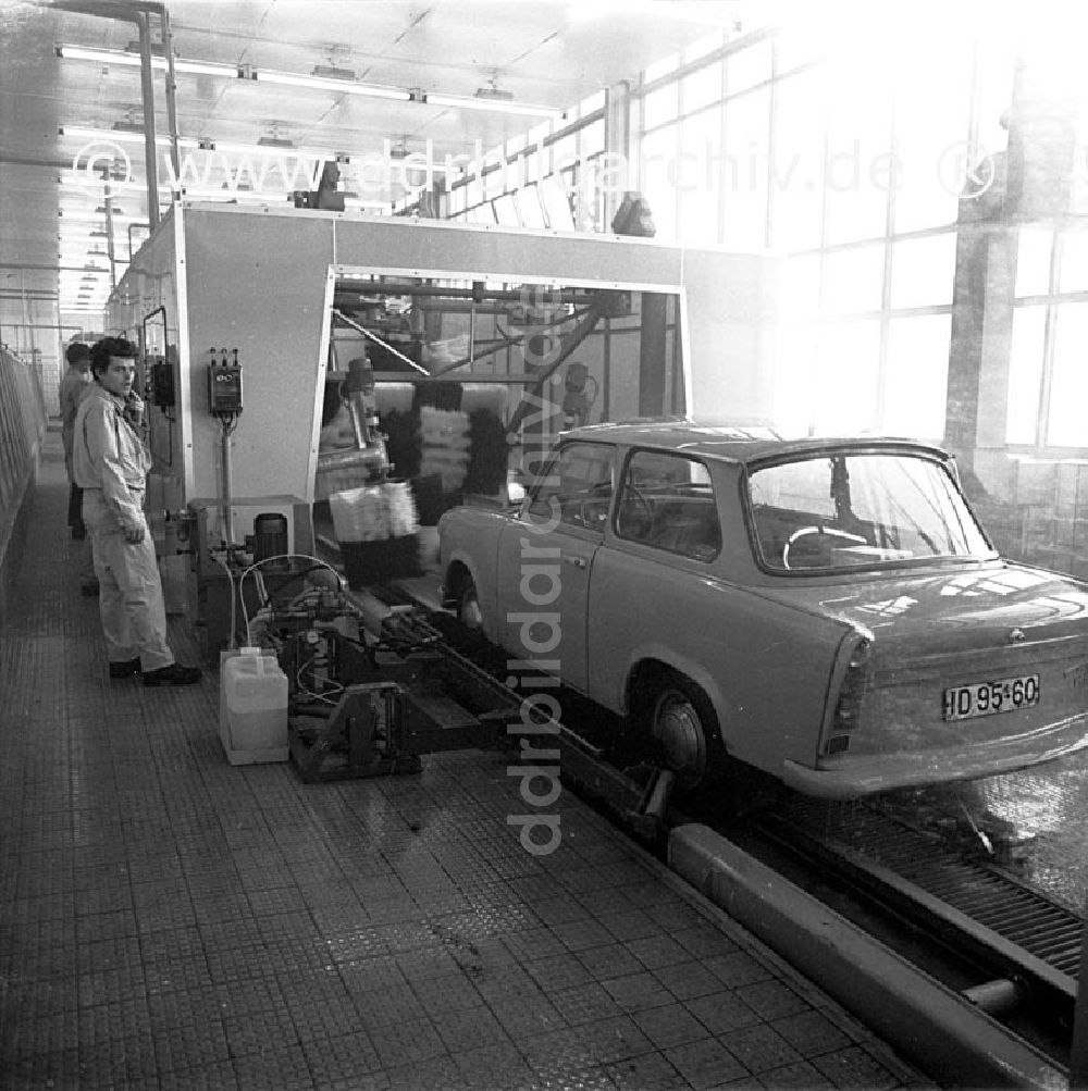 DDR-Fotoarchiv: Berlin - September 1969 Berlin, Auto-Garage Waschbär.
